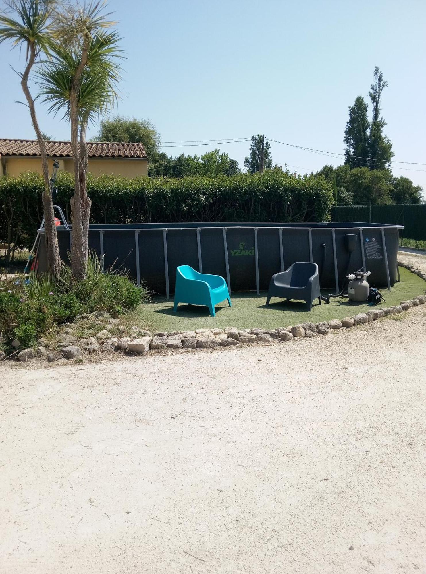 Aux Portes De Camargue Arles Exterior photo